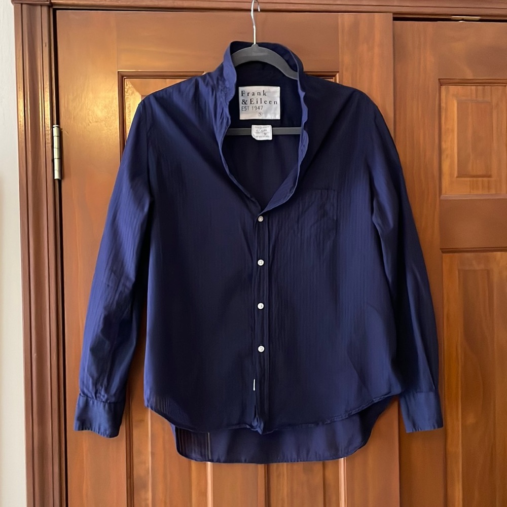 Frank & Eileen Navy blue blouse. Size Small